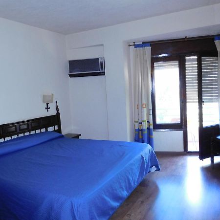 Hotel Restaurante Las Galias Zuera Екстер'єр фото