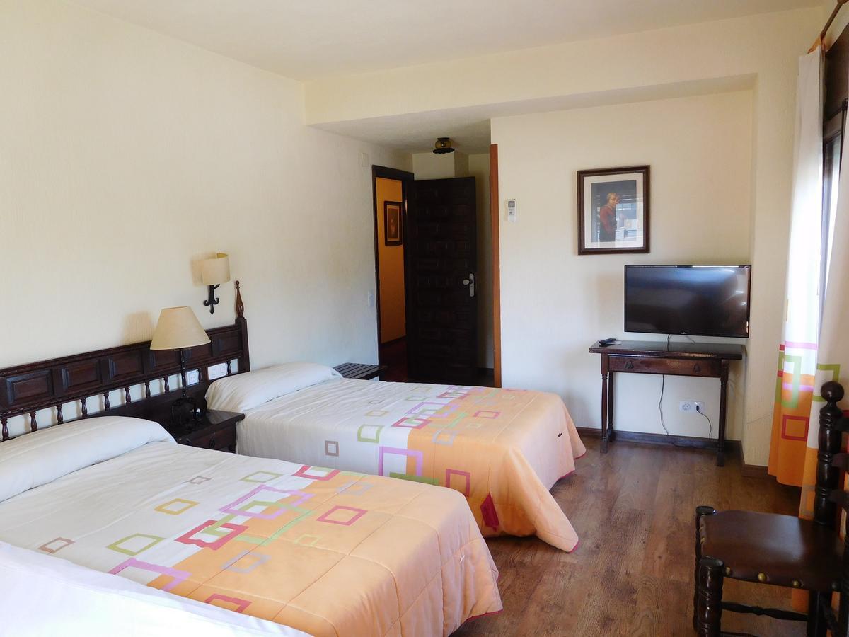 Hotel Restaurante Las Galias Zuera Екстер'єр фото