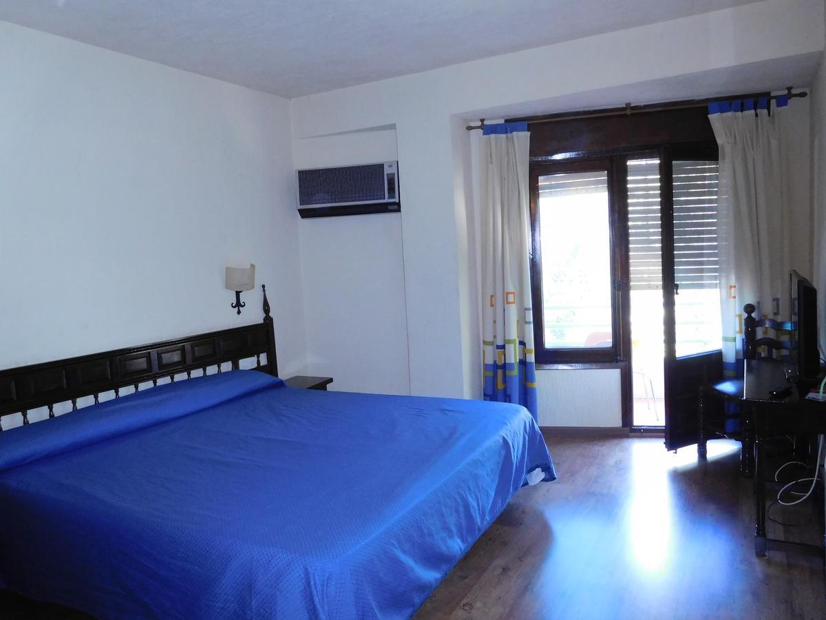 Hotel Restaurante Las Galias Zuera Екстер'єр фото