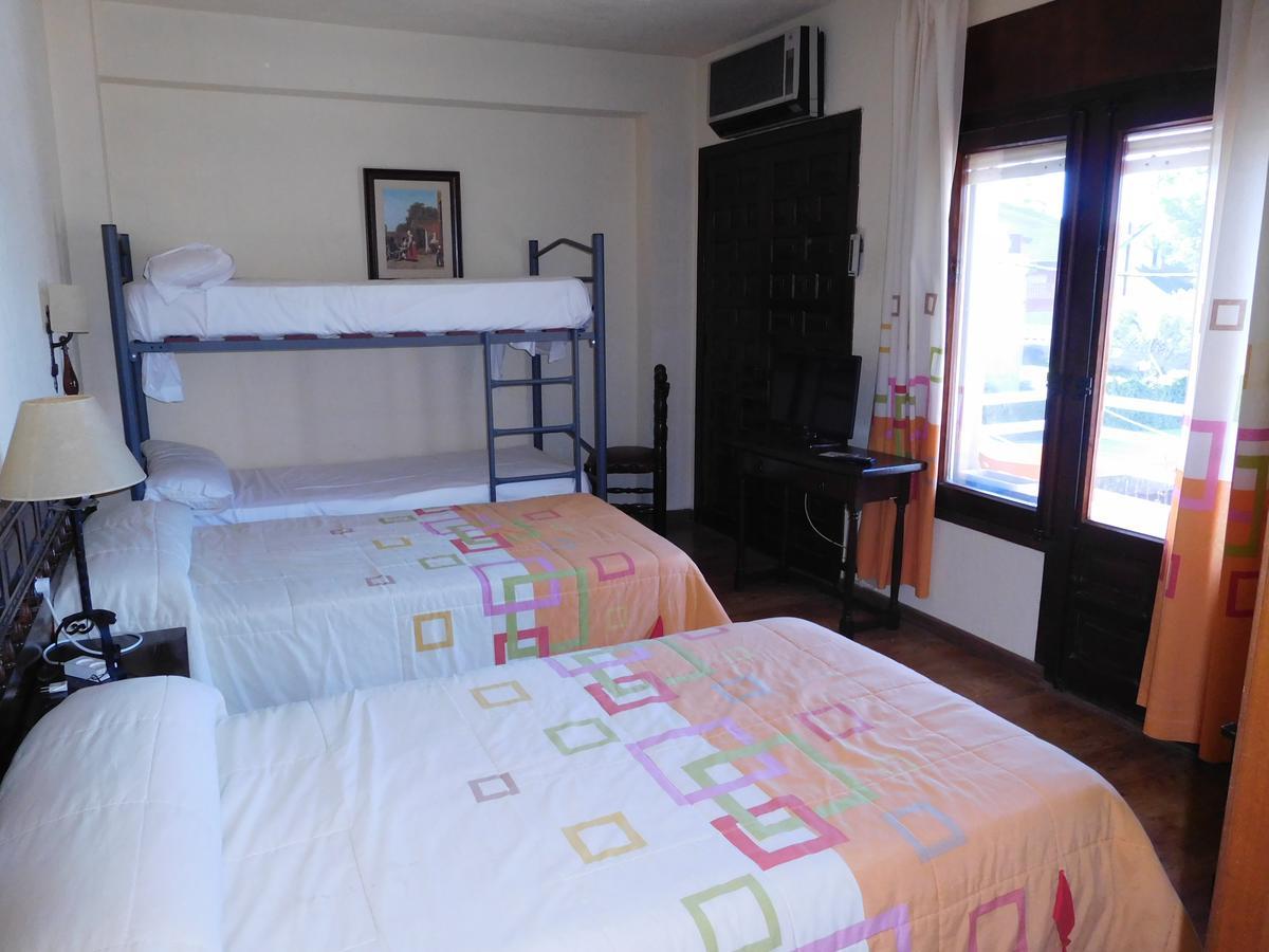 Hotel Restaurante Las Galias Zuera Екстер'єр фото