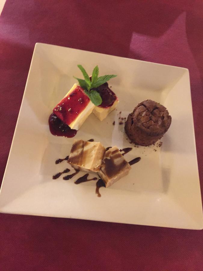 Hotel Restaurante Las Galias Zuera Екстер'єр фото