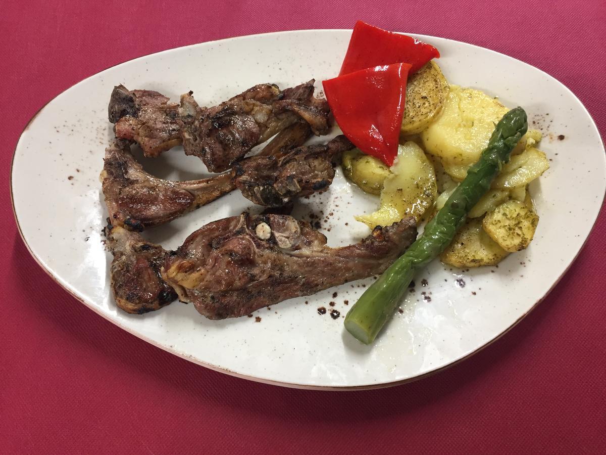 Hotel Restaurante Las Galias Zuera Екстер'єр фото