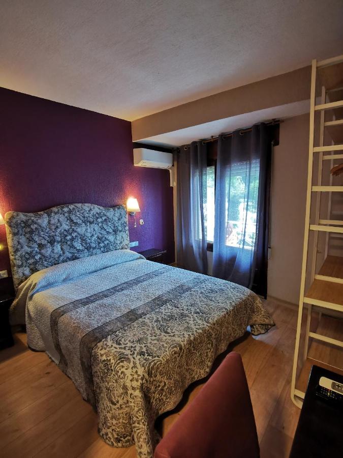 Hotel Restaurante Las Galias Zuera Екстер'єр фото