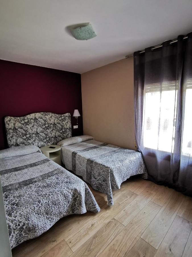 Hotel Restaurante Las Galias Zuera Екстер'єр фото